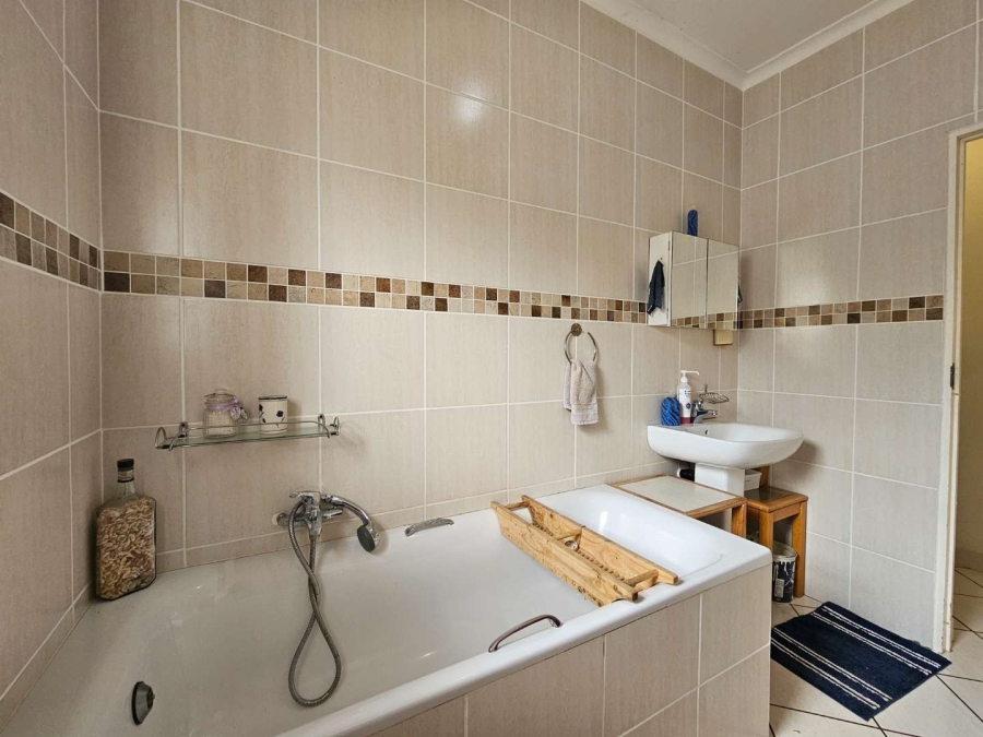 3 Bedroom Property for Sale in Jeffreys Bay Central Eastern Cape
